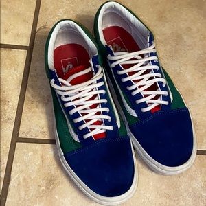 Yacht Club Vans